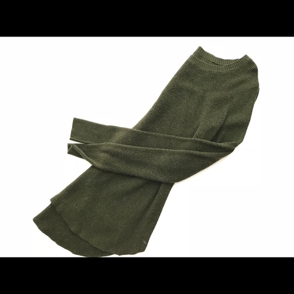 SALE 🎉 American Eagle Outfitters Olive Sweater - Picture 5 of 5